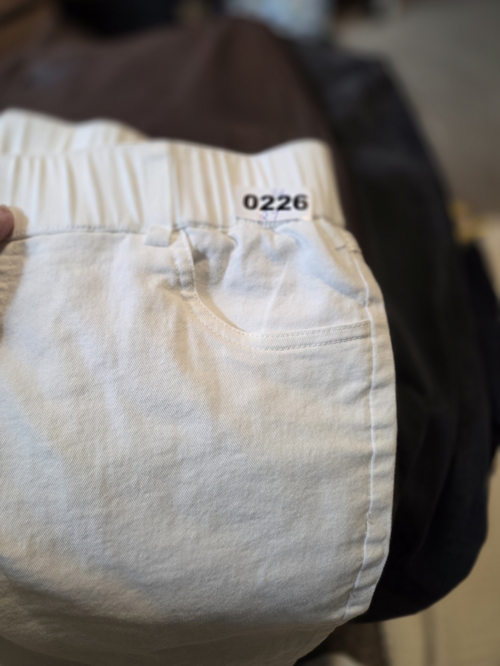Women’s White Elastic-Waist Cotton Pants